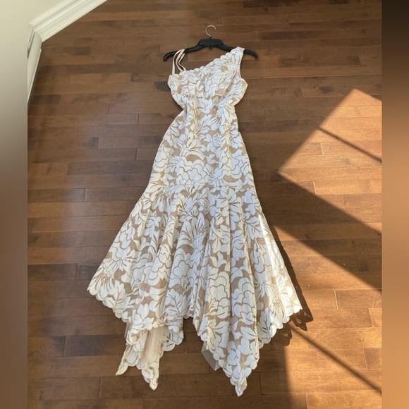NWT BCBGMaxazria Alabama One Shoulder Lace Gown - Picture 6 of 8